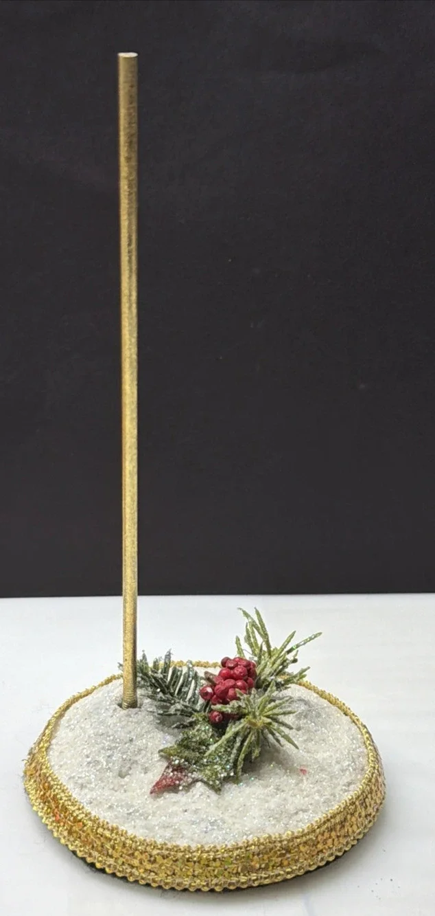 Mark Roberts Snow Base Gold Pole Christmas Ornament Display Stand As Is